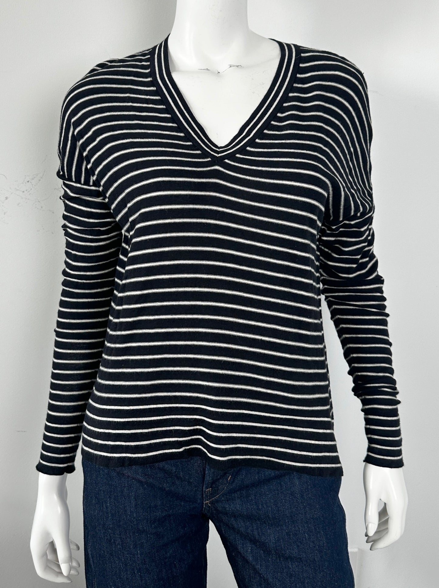 V Neck Long Sleeve Top Size Small