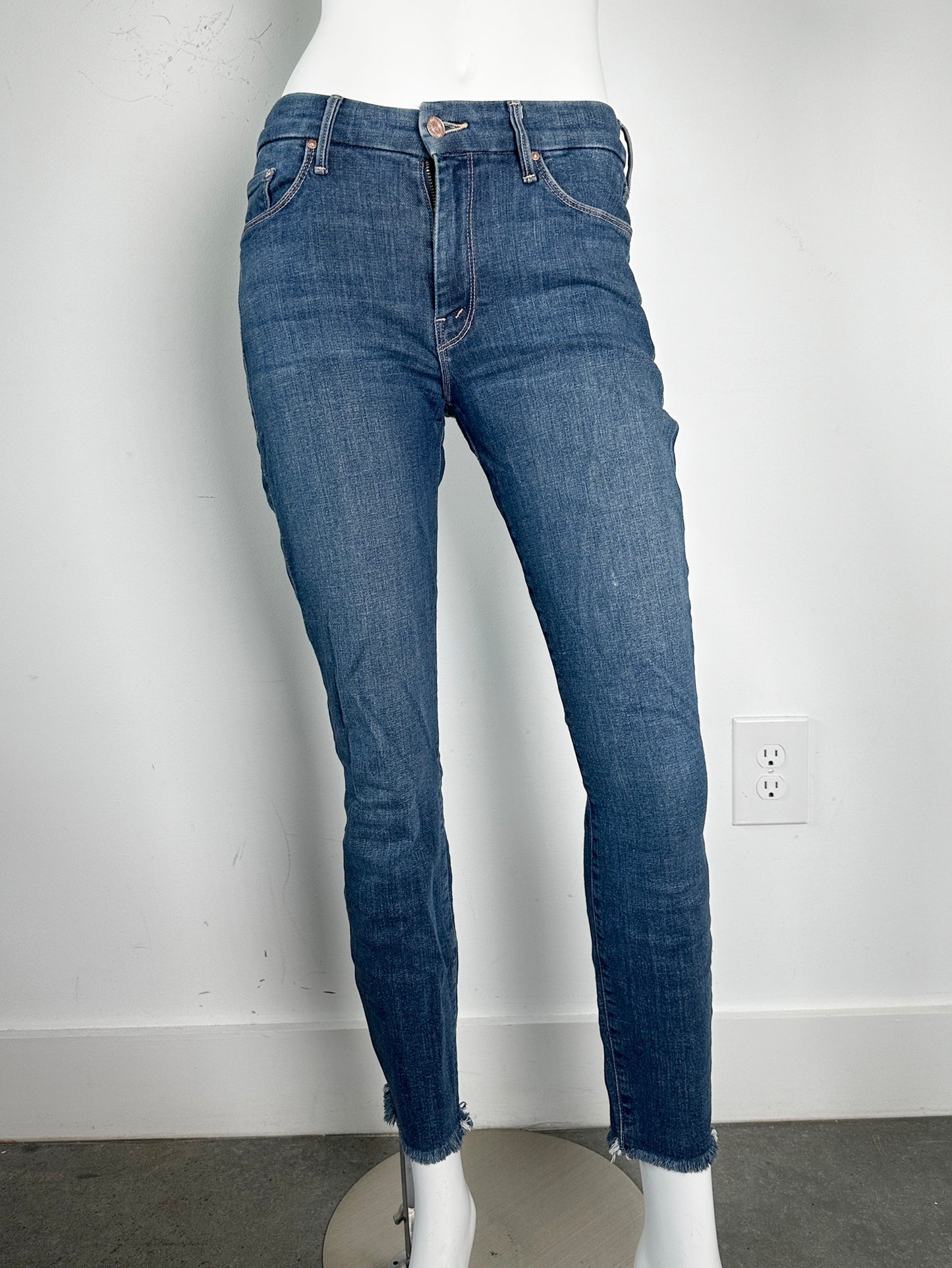 Looker Ankle Fray Jeans Size 28
