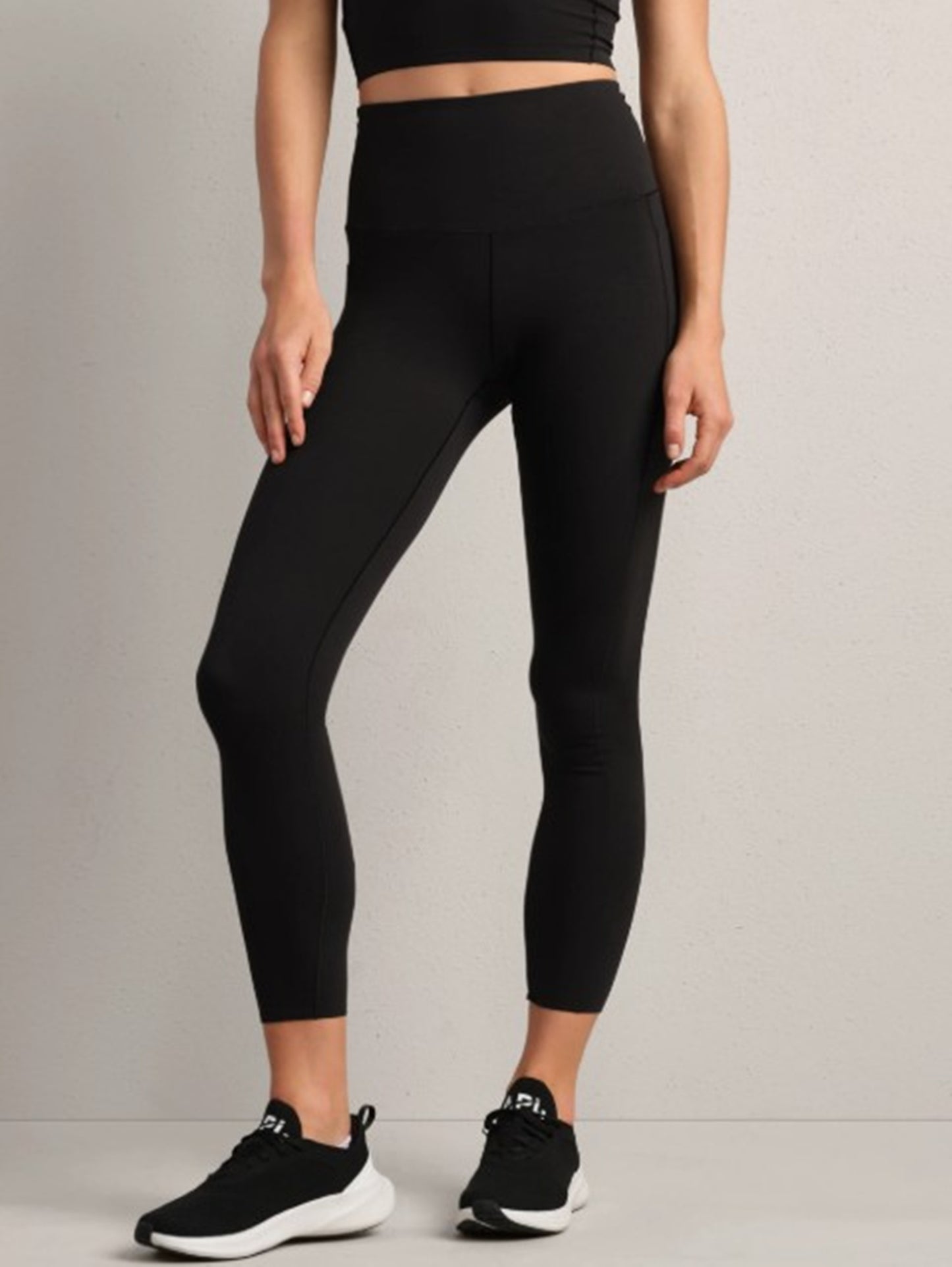 Revive 7/8 Pocket Leggings Size XS NWT