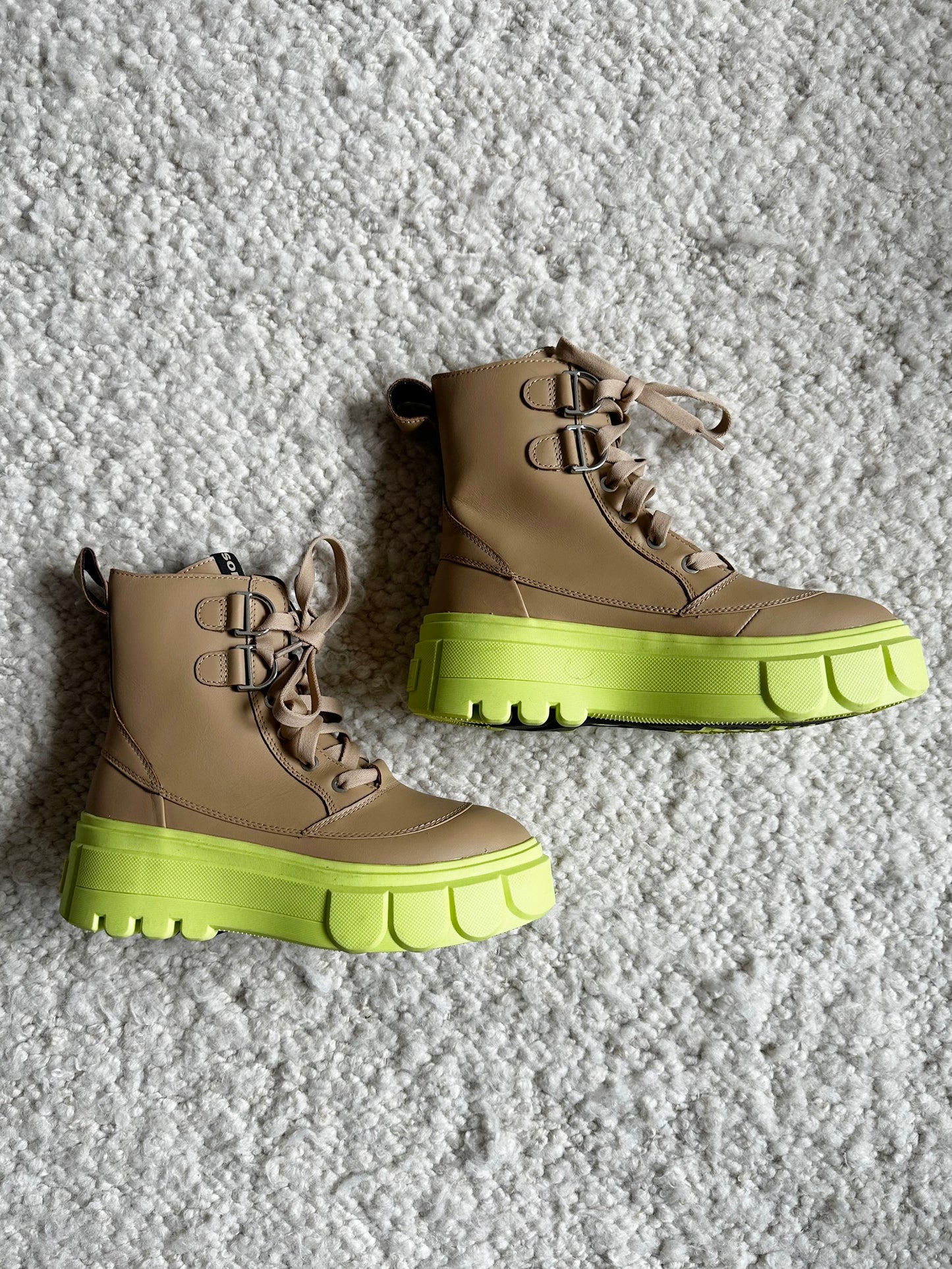 Caribou Leather Lace Up Boots Size 7.5