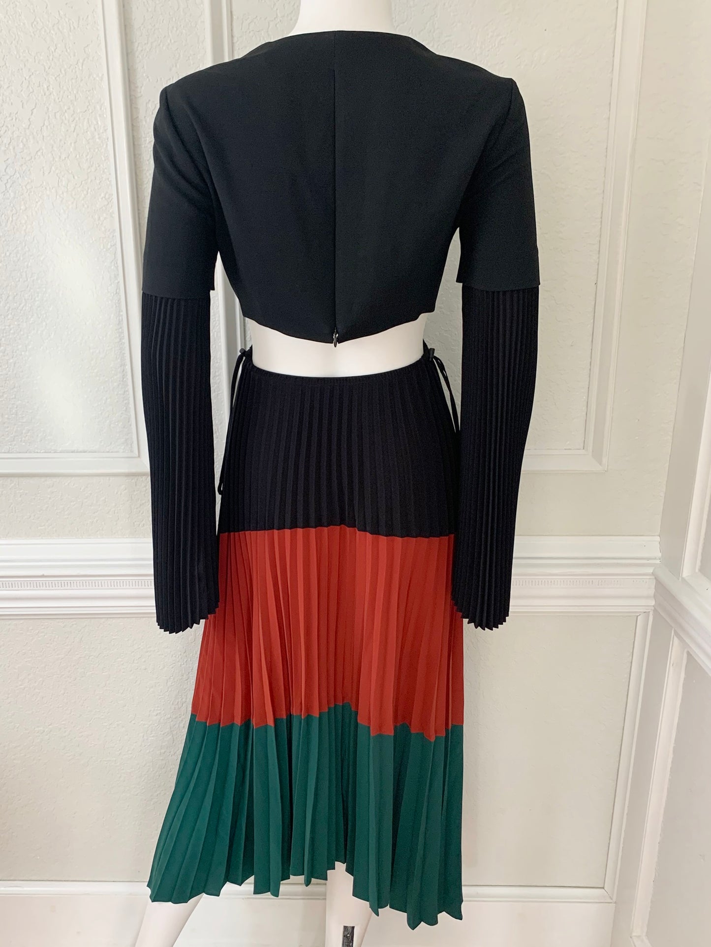 Rio Cutout Pleated Dress Size 4
