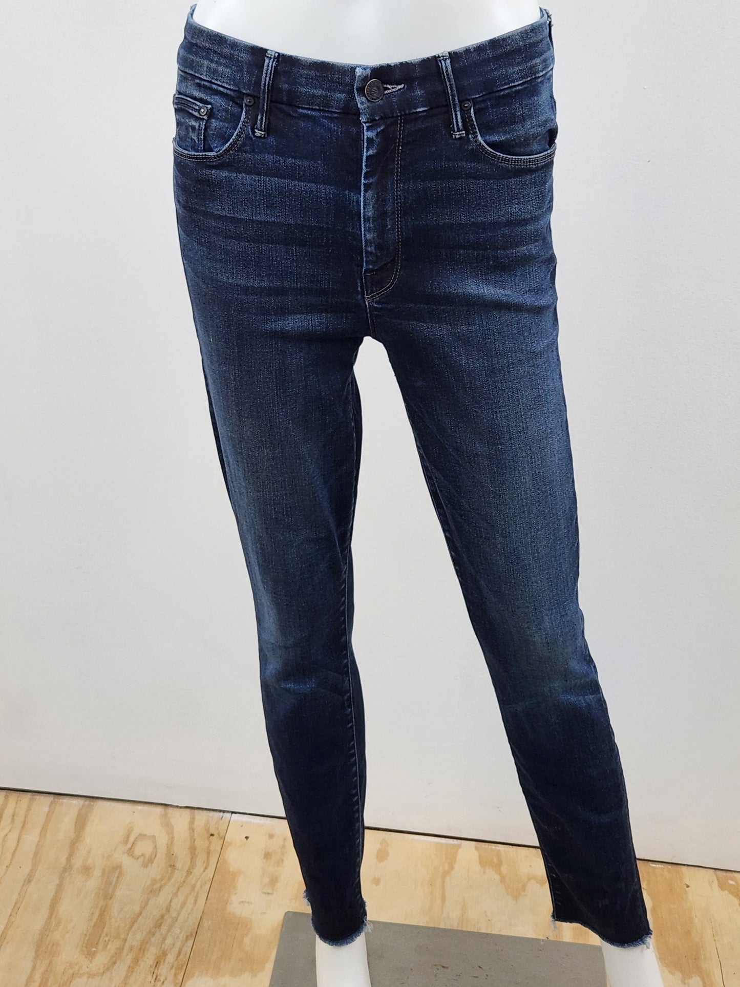 High Waisted Looker Ankle Fray Jeans Size 28