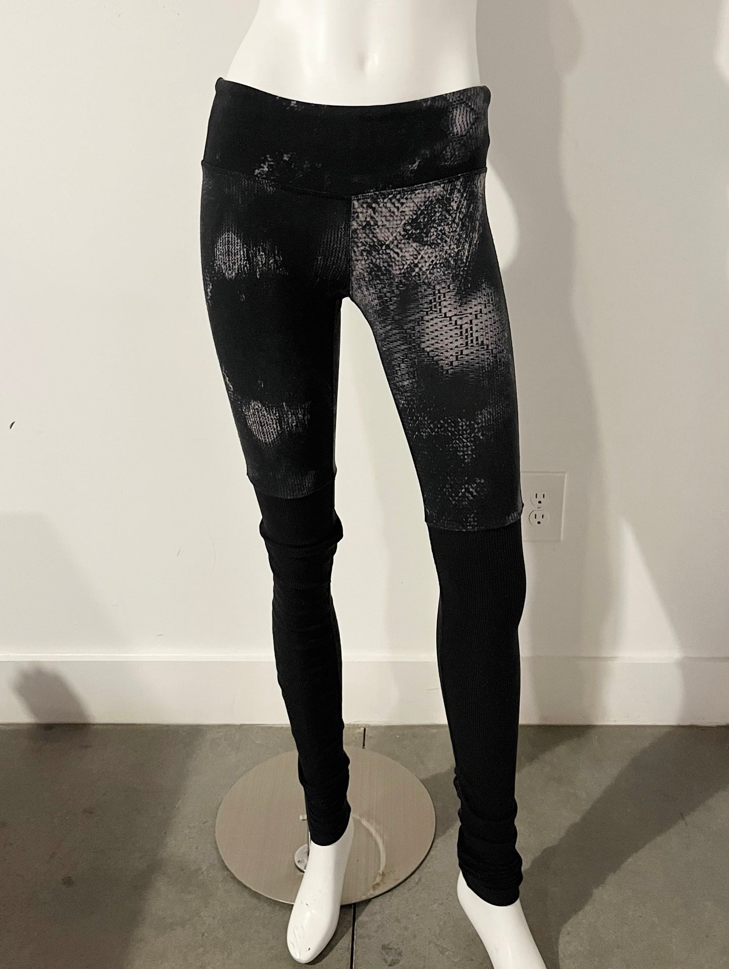 Black Smoke Goddess Leggings Size XS