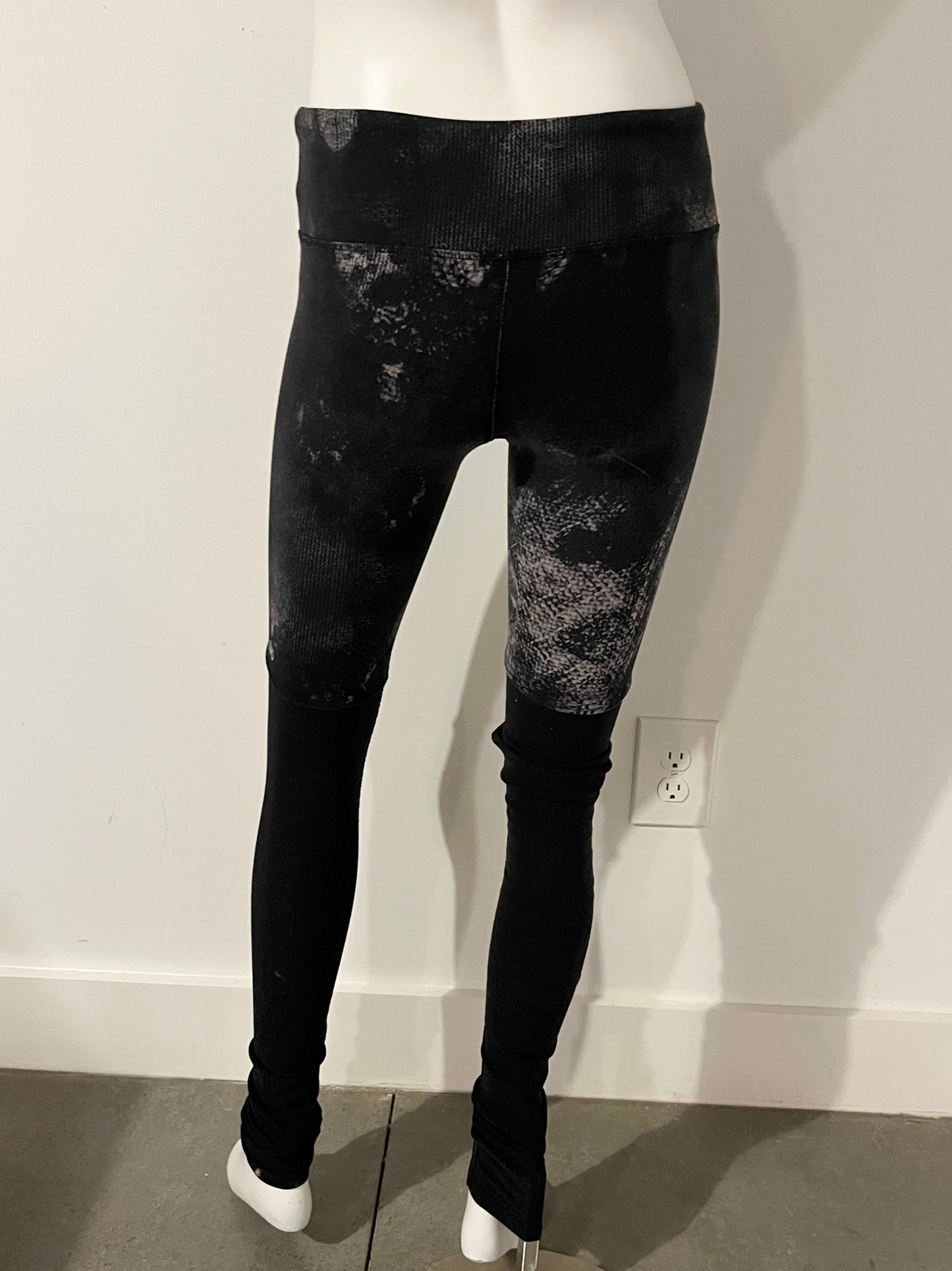 Black Smoke Goddess Leggings Size XS