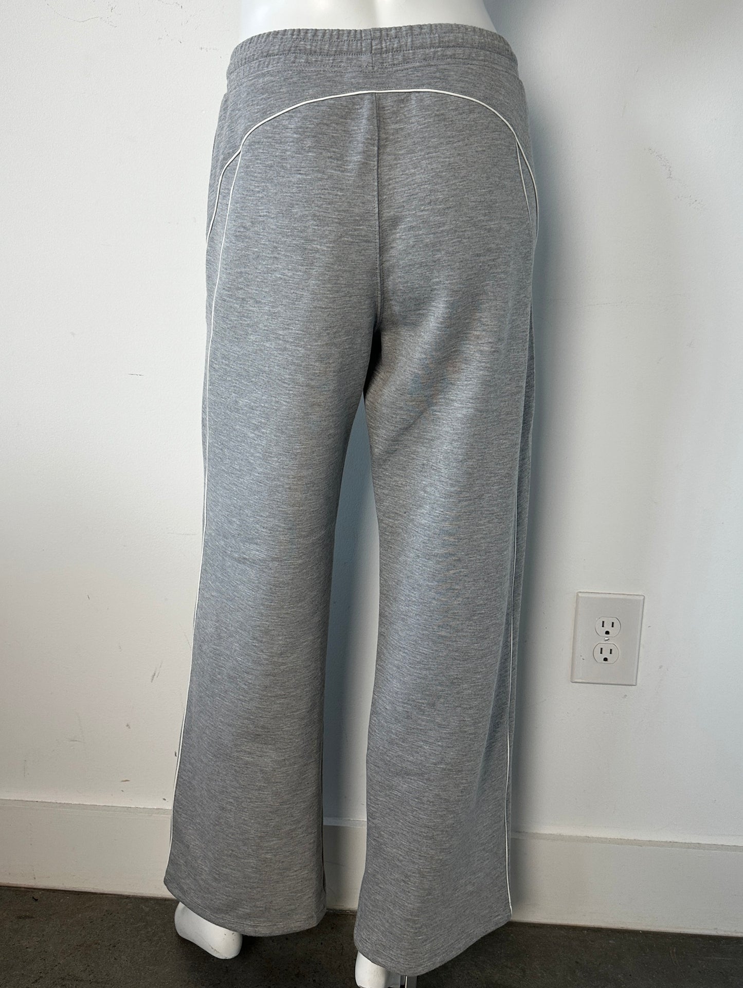 Mid Rise Straight Leg Joggers Size Small