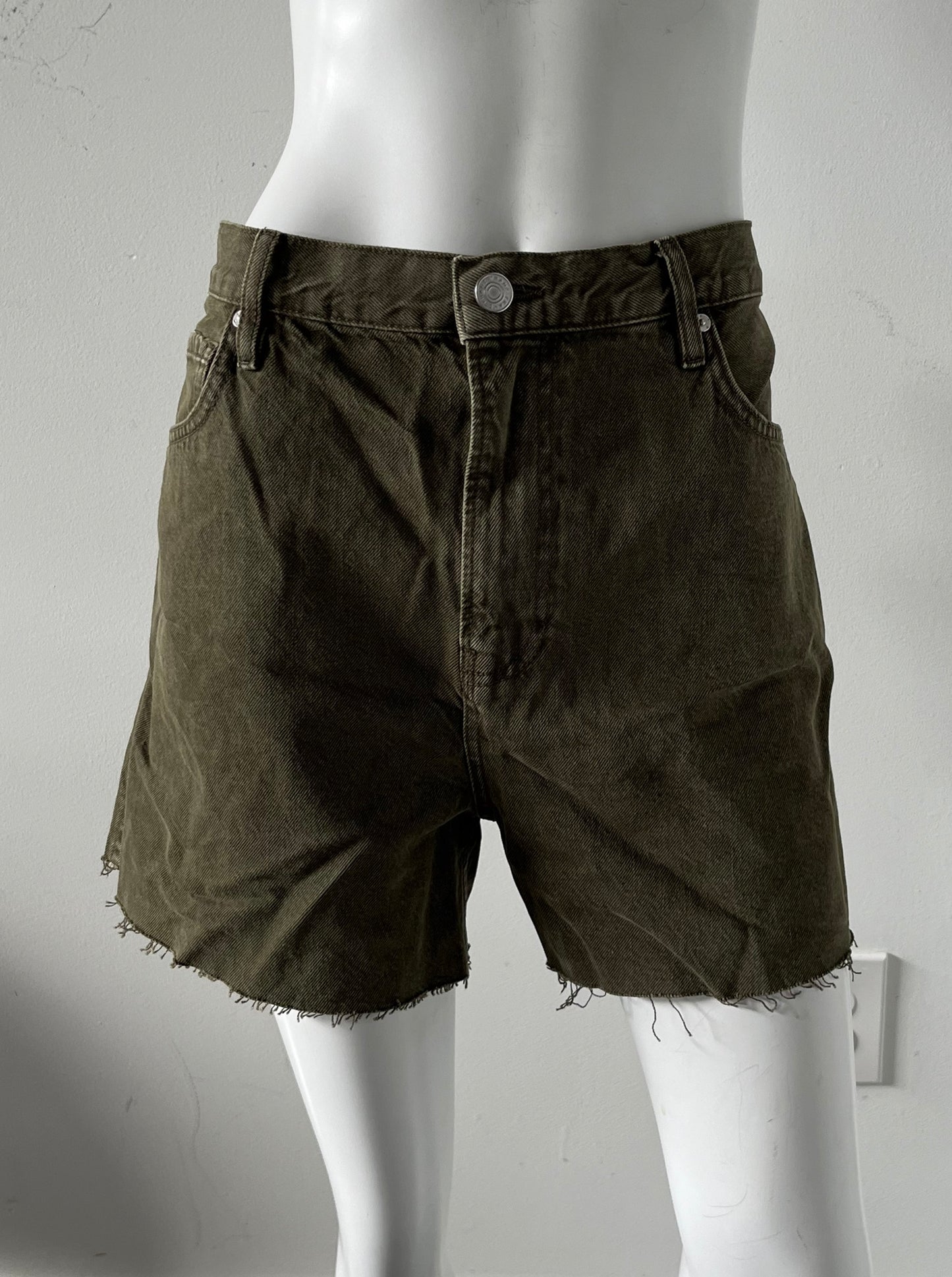 Le Super High Rise Shorts Size 32 NWT