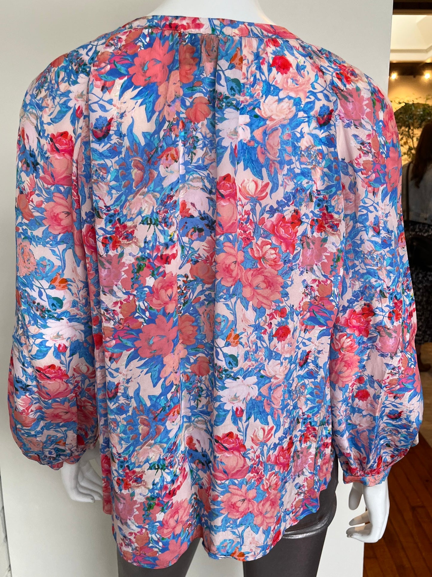 Long Sleeve Floral V Neck Blouse Size XS