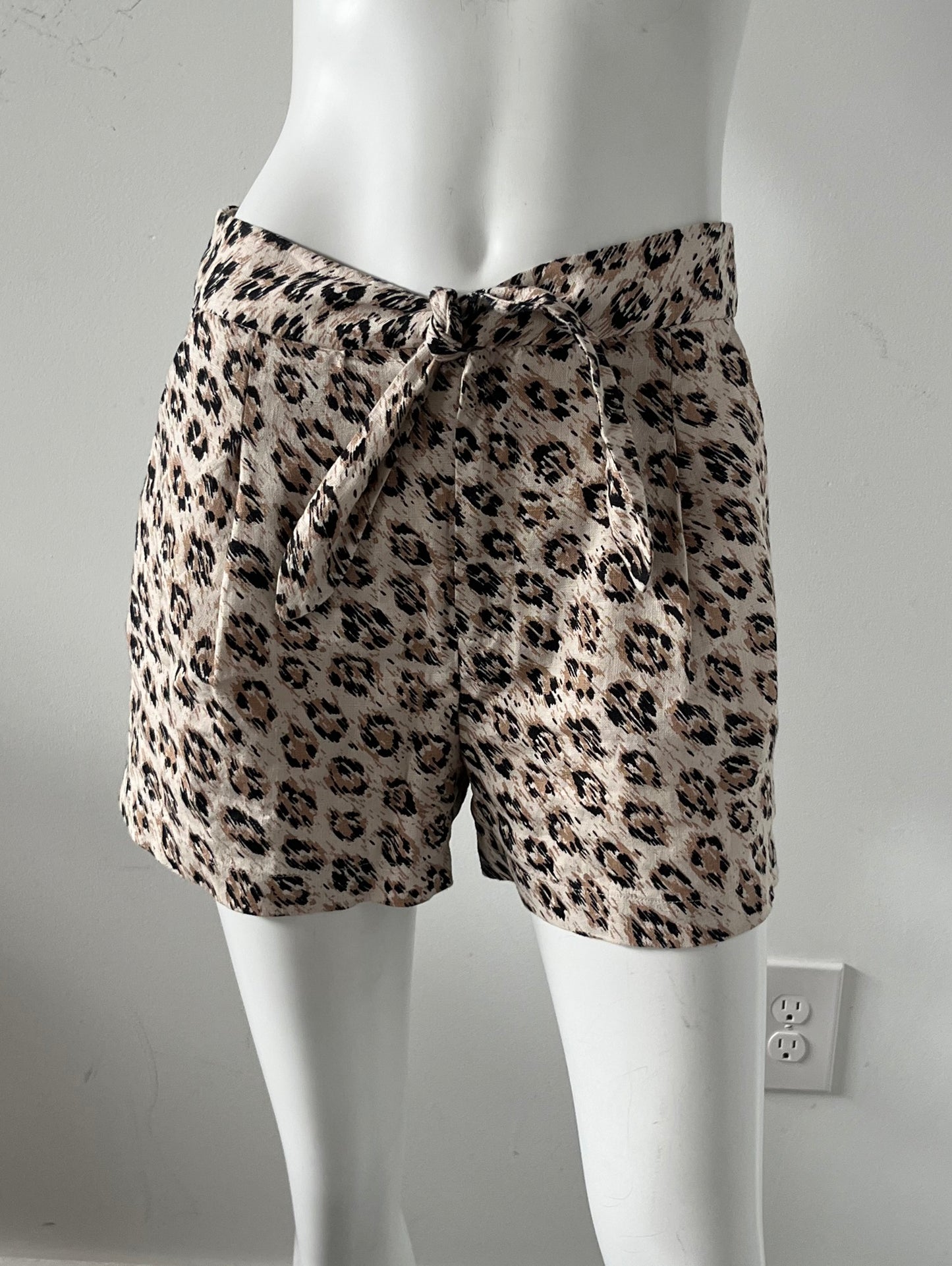 Carden Leopard Linen Short Size 4