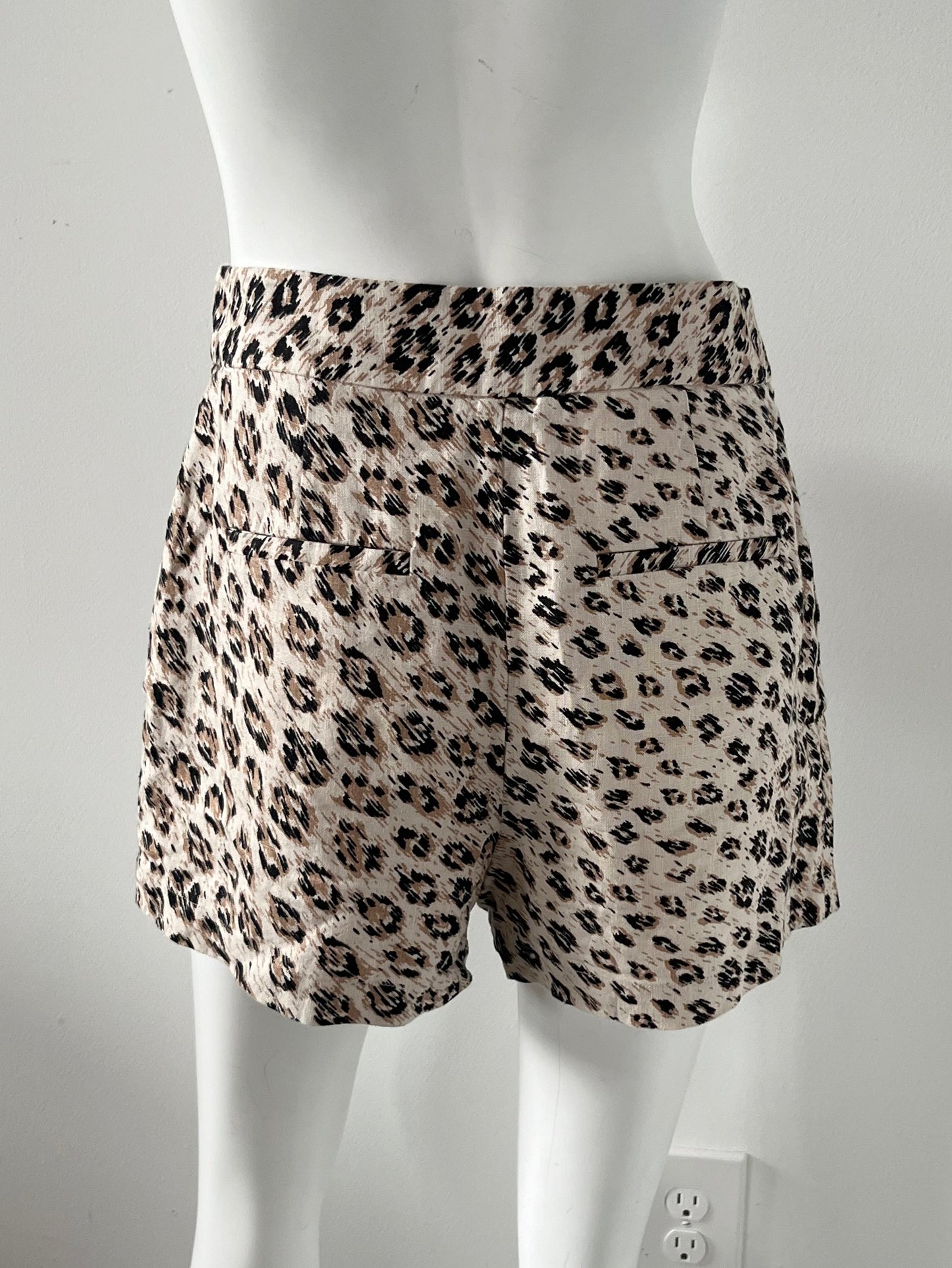 Carden Leopard Linen Short Size 4