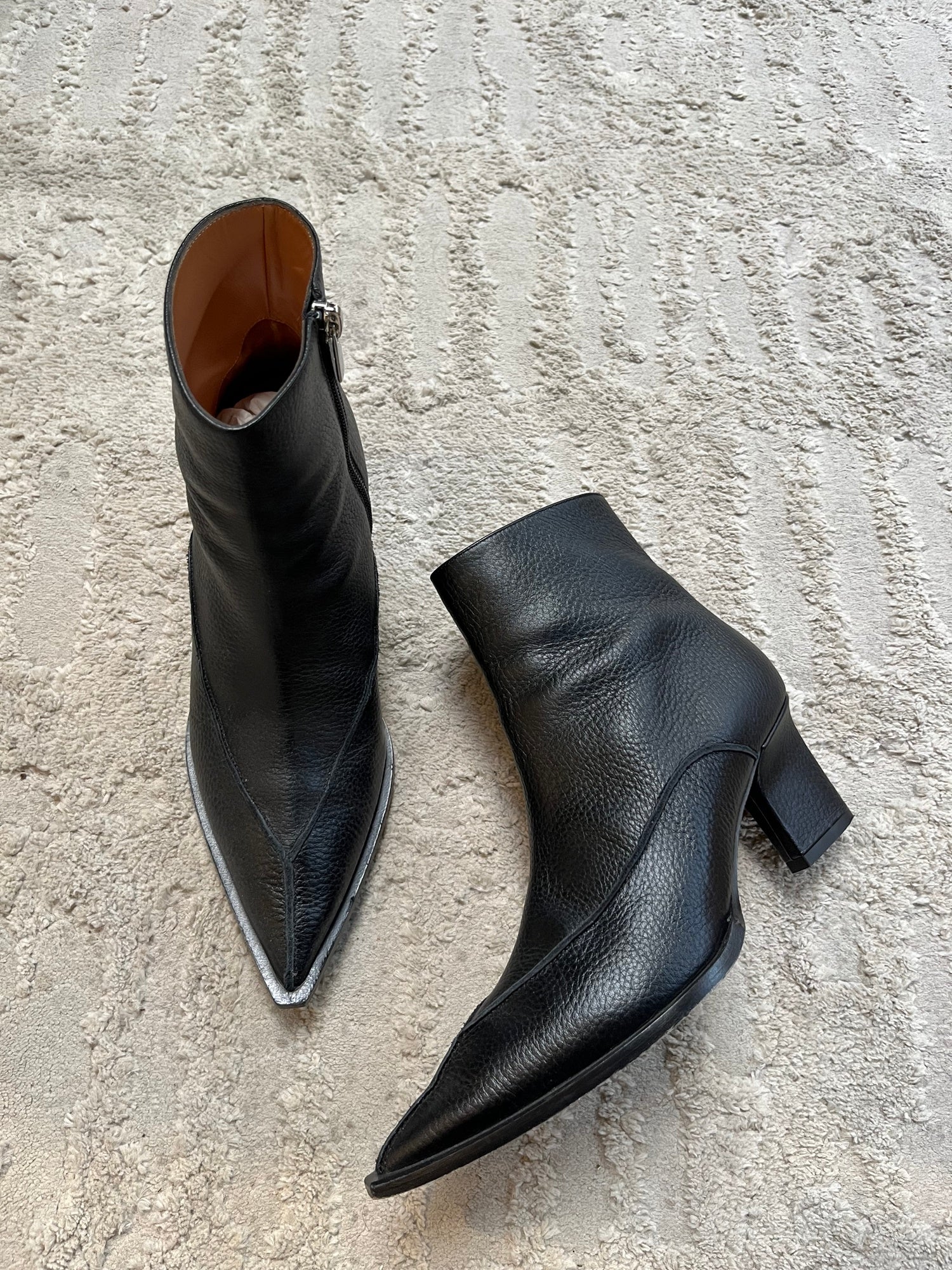 Pointed Toe Bootie Size 37.5 (Runs small)