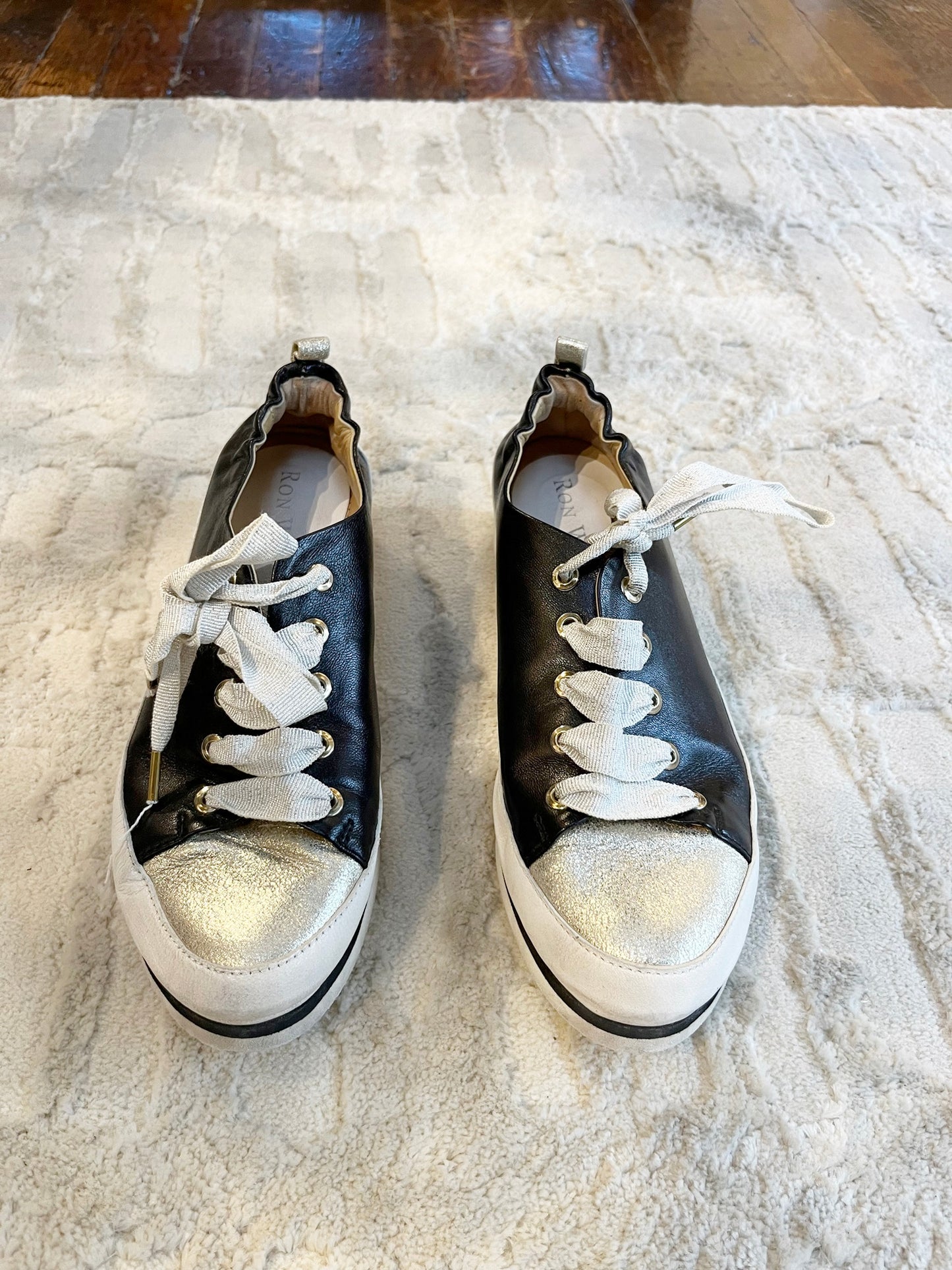 Nova Leather Waterproof Sneakers Size 6.5