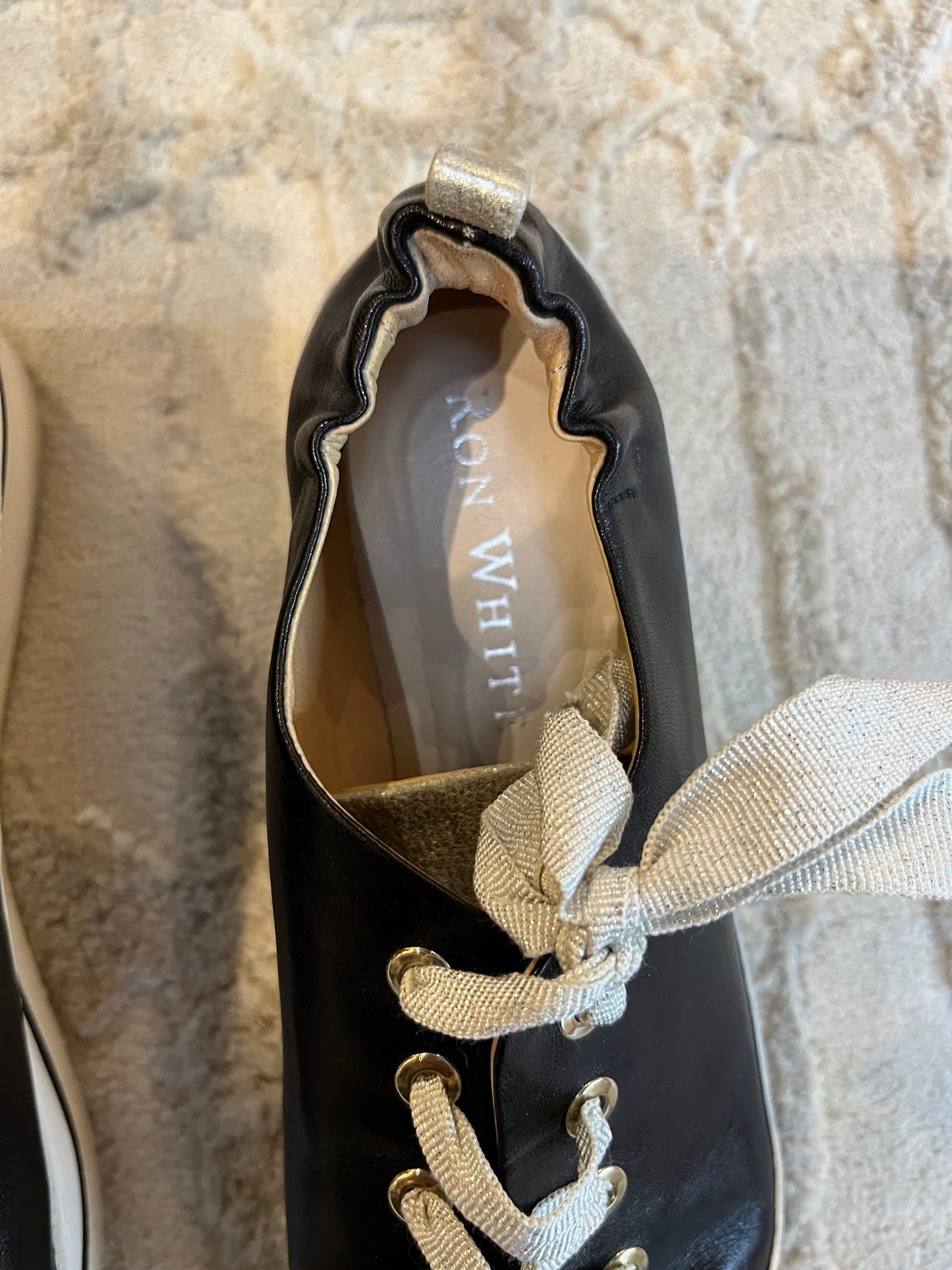 Nova Leather Waterproof Sneakers Size 6.5