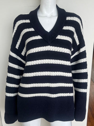 Raili V-Neck Sweater Size Medium