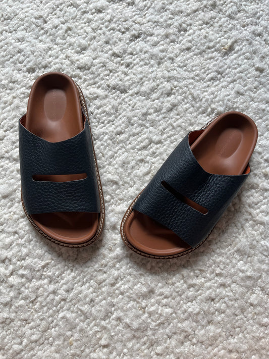 Fabia Slip On Leather Sandals Size 37 NWOB