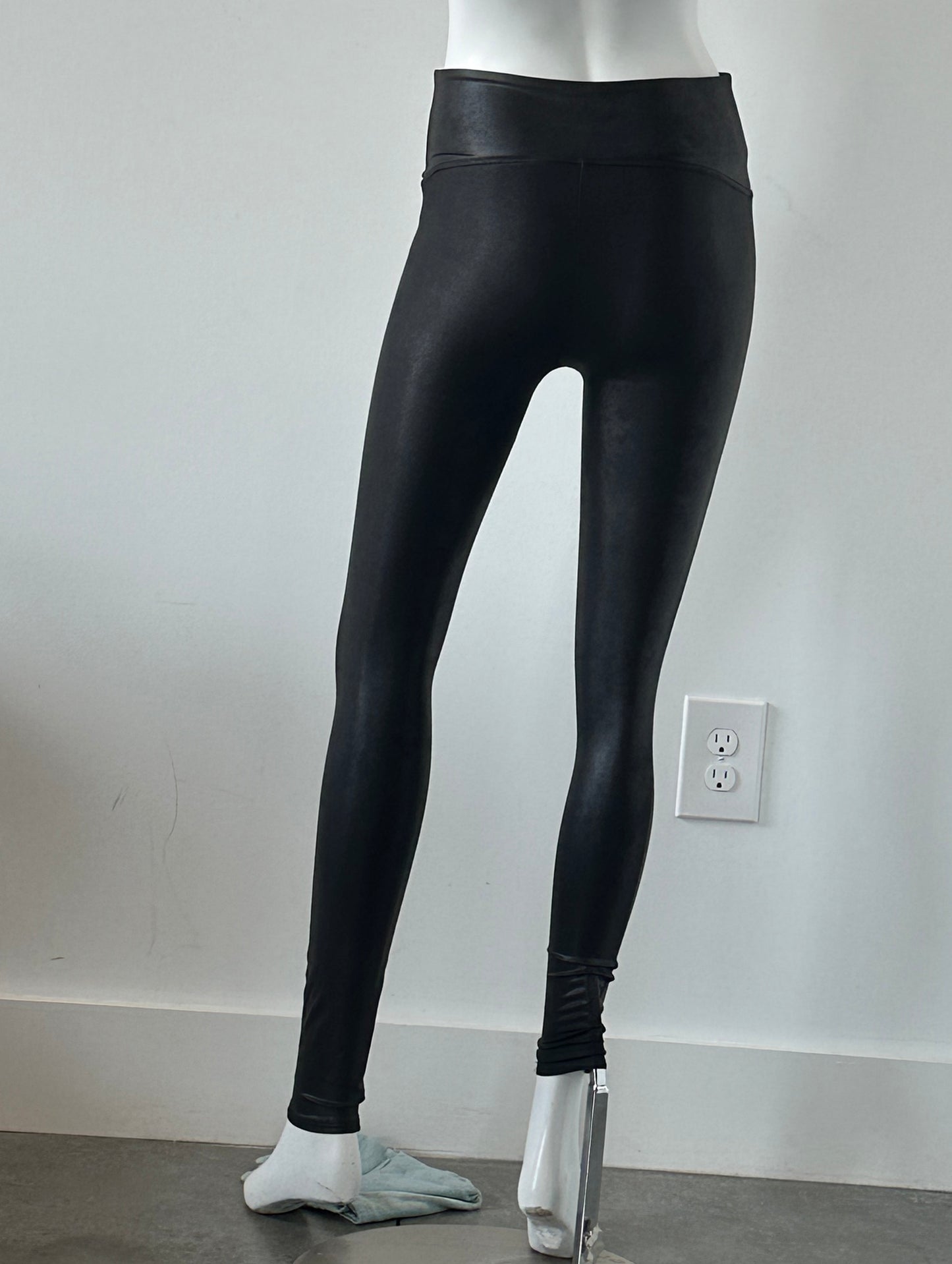 High Rise Leggings Size Medium