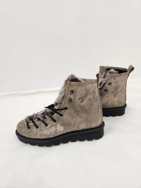 Resource Boots Size 8