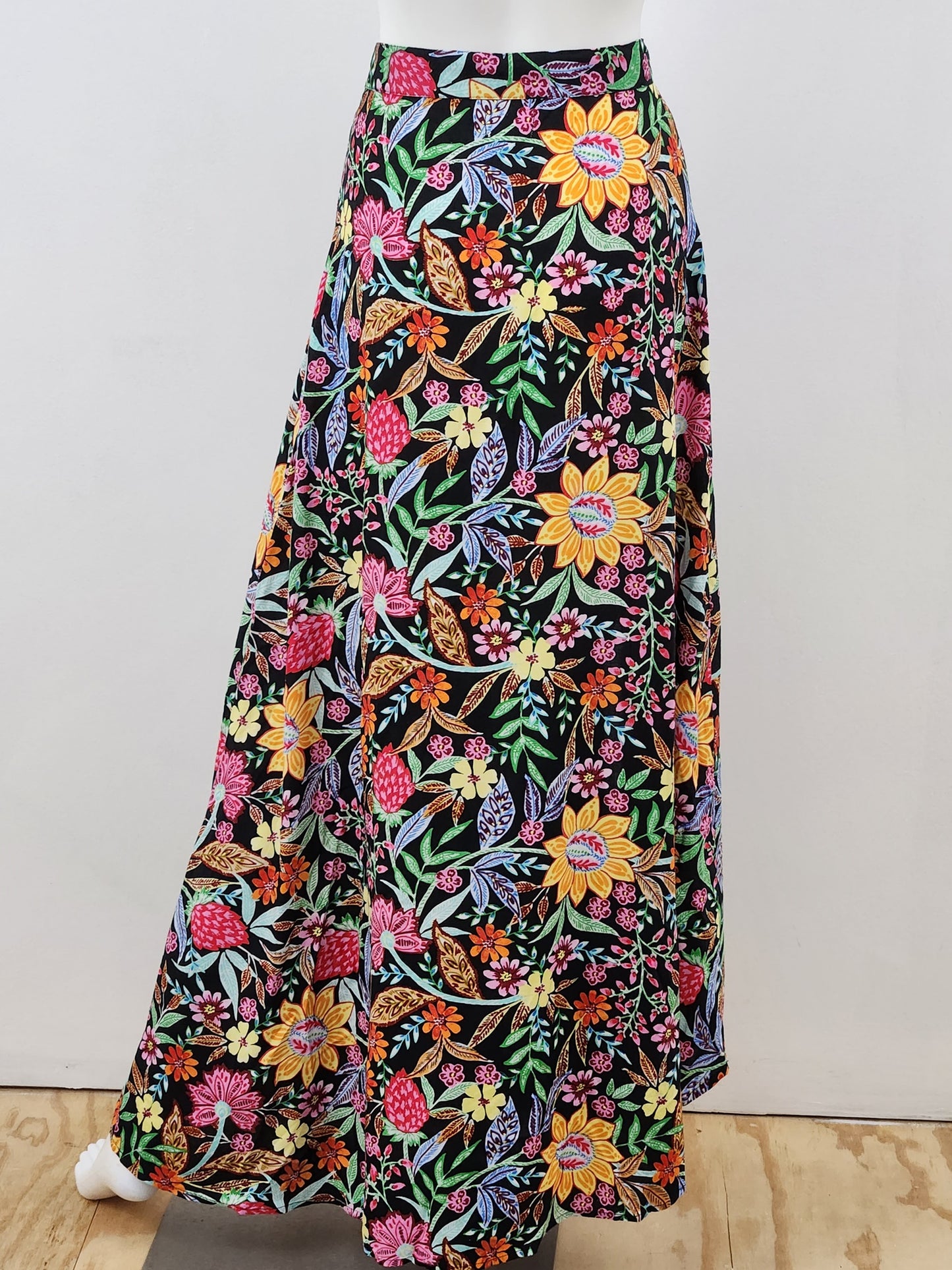 Dominica Resort Skirt Size Small